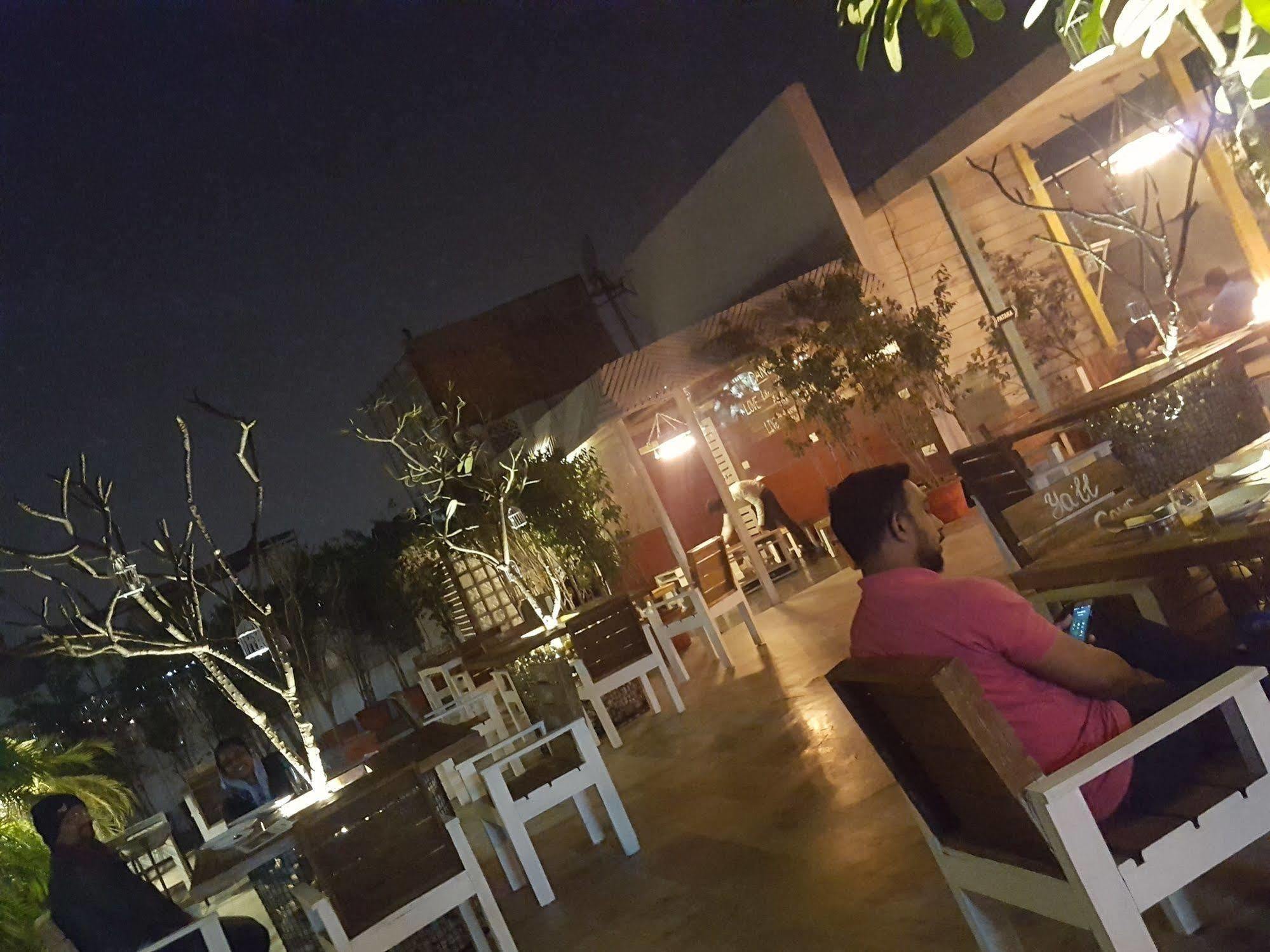 The White Klove Yeni Delhi Dış mekan fotoğraf